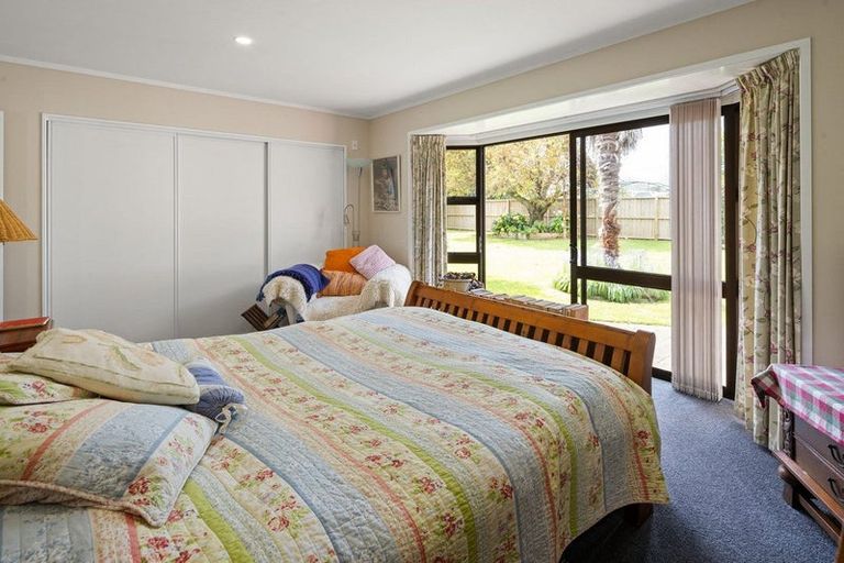 Photo of property in 251 Shakespeare Street, Leamington, Cambridge, 3432