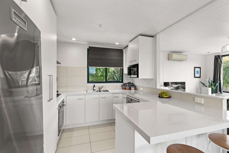 Photo of property in 28 Kotinga Avenue, Glen Eden, Auckland, 0602