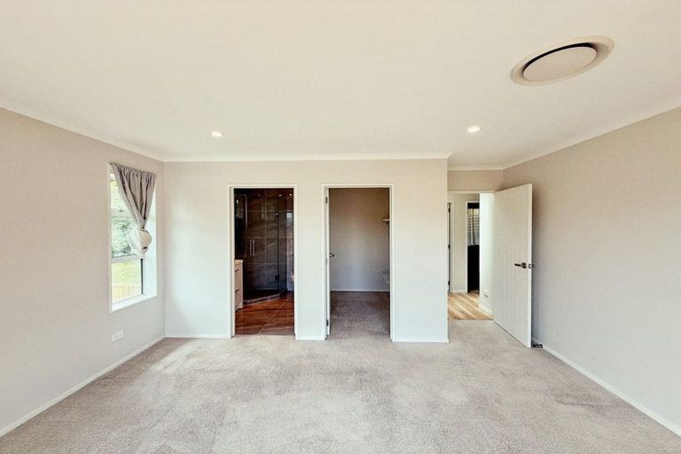 Photo of property in 13 Western Court, Sunnyvale, Auckland, 0612