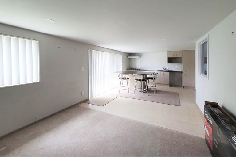 Photo of property in 27a Downing Street, Glenfield, Auckland, 0629
