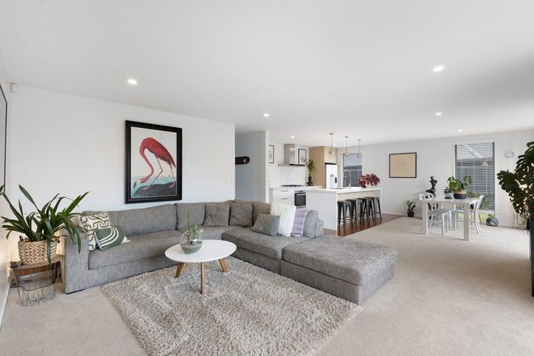 Photo of property in 8 Irvines Track, Halswell, Christchurch, 8025
