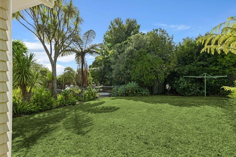 Photo of property in 41 Hatherlow Street, Glenfield, Auckland, 0629