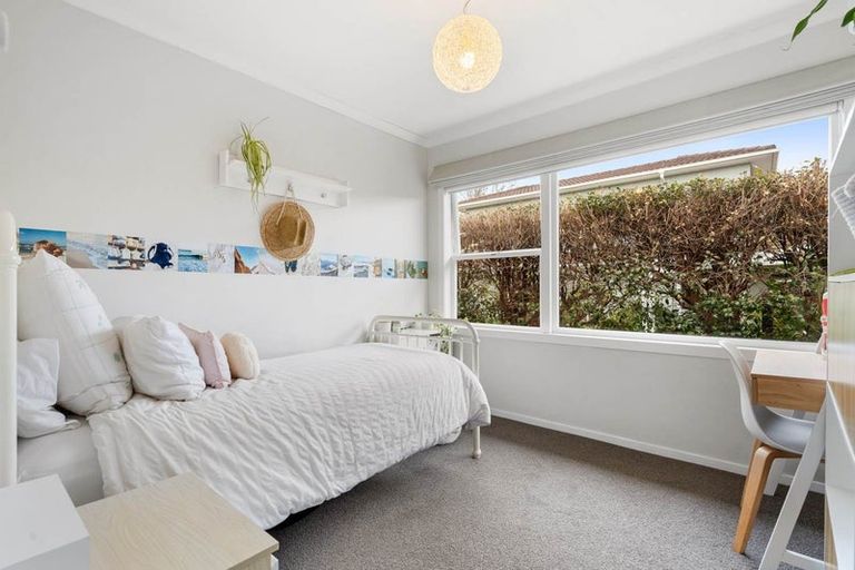 Photo of property in 18 Booralee Avenue, Botany Downs, Auckland, 2010