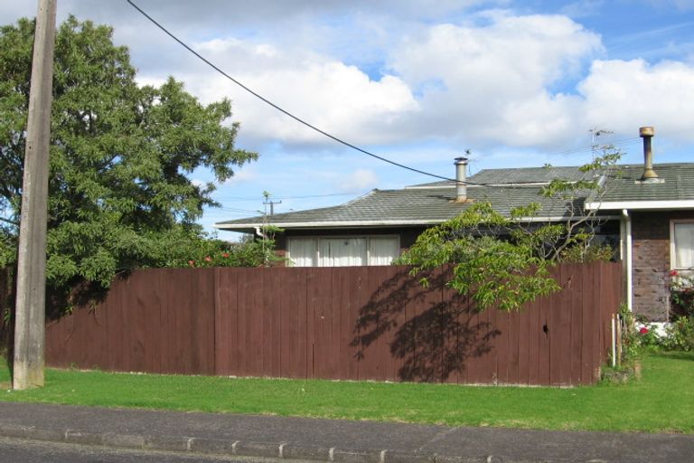 Photo of property in 2a/1 Murray Road, Te Atatu Peninsula, Auckland, 0610