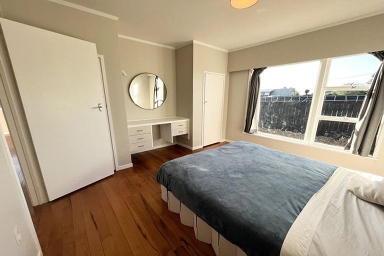 Photo of property in 15 Pleasant Road, Glen Eden, Auckland, 0602