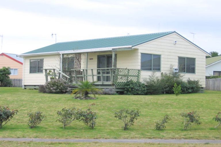Photo of property in 135 Mayfair Avenue, Whangamata, 3620