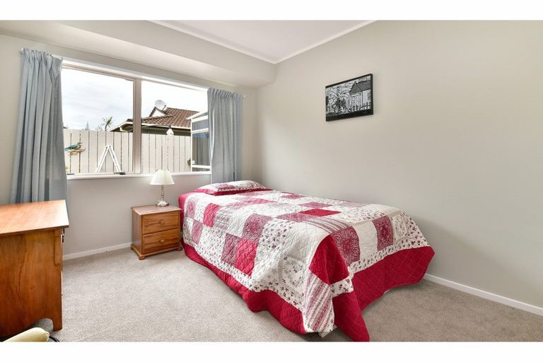 Photo of property in 2/11 Milton Road, Orewa, 0931