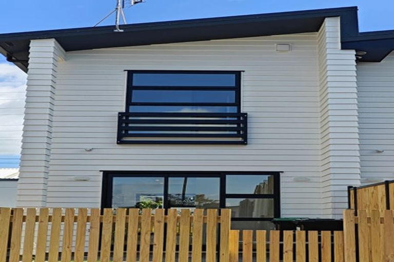 Photo of property in 4 Rauemi Way, Te Atatu South, Auckland, 0610