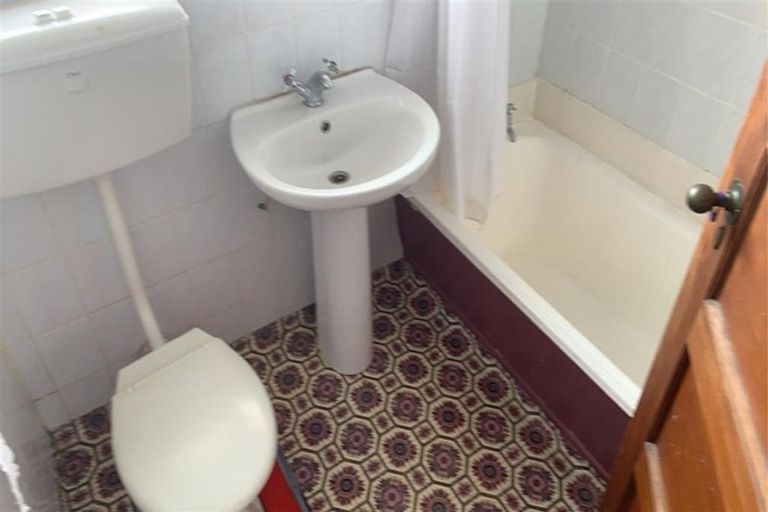 Photo of property in 51 Durham Crescent, Fairfield, Lower Hutt, 5011