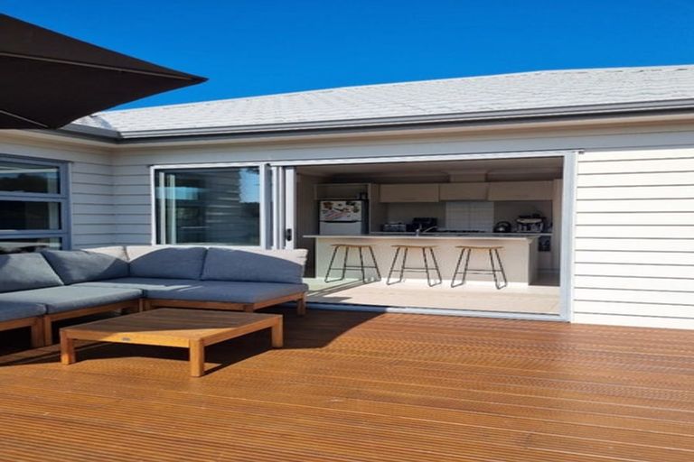 Photo of property in 46 Staithes Drive North, Whitby, Porirua, 5024