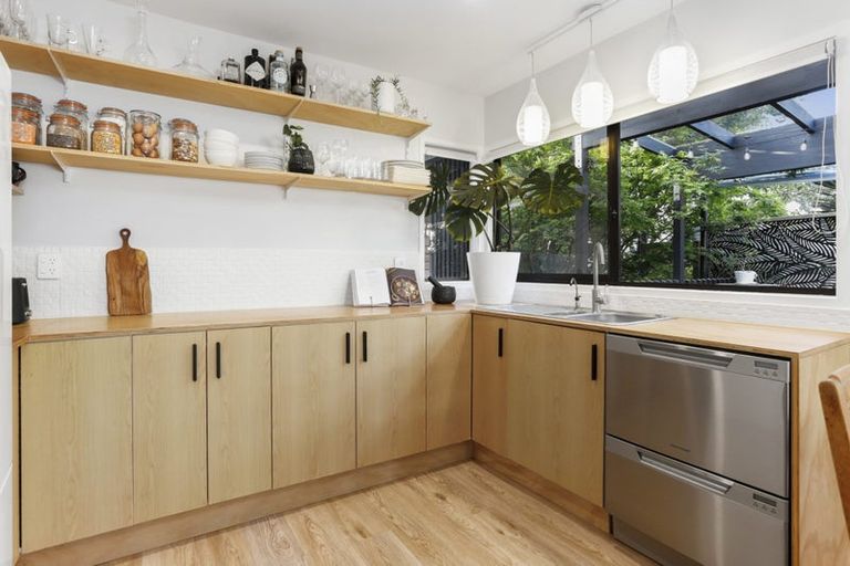 Photo of property in 5/19 Oates Road, Glen Eden, Auckland, 0602