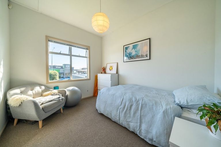 Photo of property in 126 Mana Esplanade, Paremata, Porirua, 5026