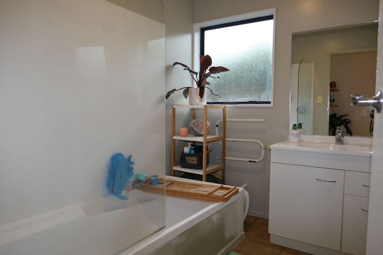 Photo of property in 95a Renown Road, Raumati South, Paraparaumu, 5032