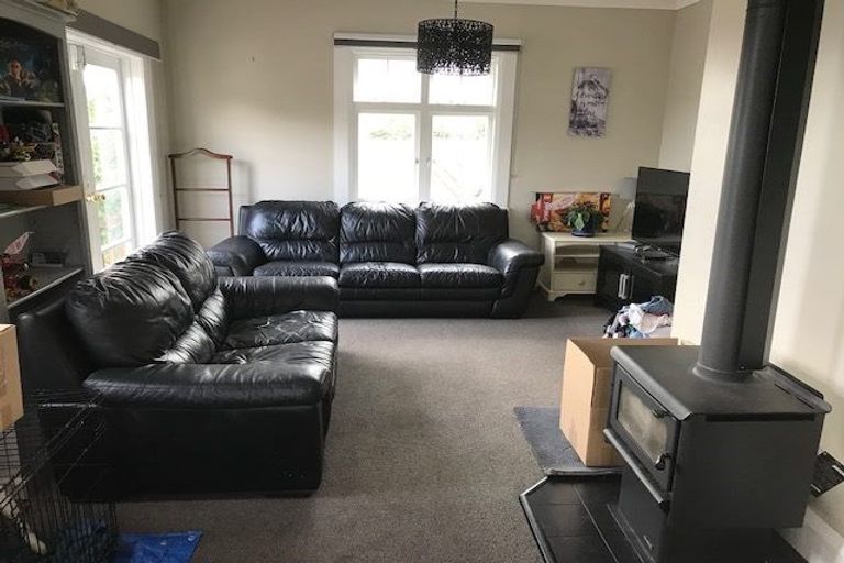 Photo of property in 28 Matenga Street, Waikanae, 5036