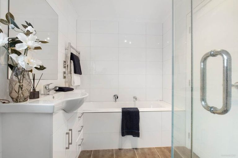 Photo of property in 10 Coolaghy Drive, Flat Bush, Auckland, 2019