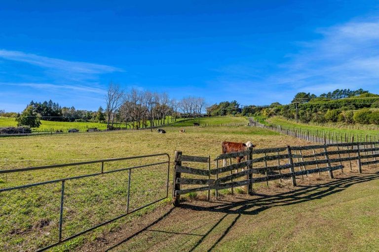 Photo of property in 558 Mangorei Road, Mangorei, New Plymouth, 4371