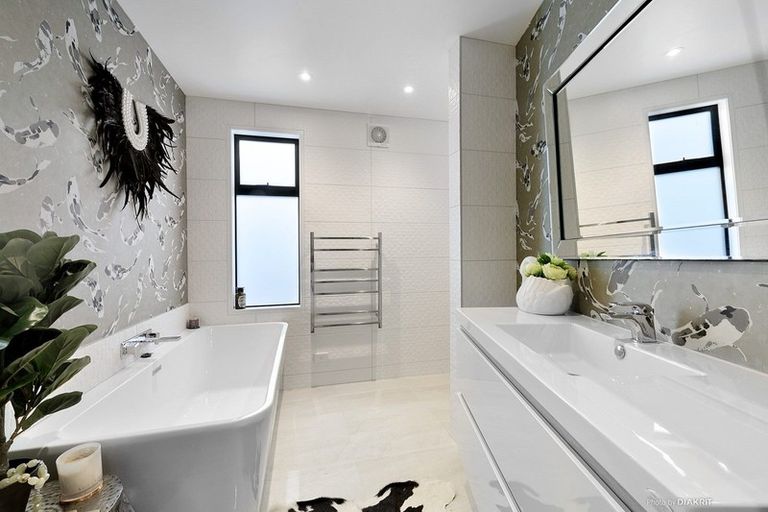 Photo of property in 12 Satchell Way, Kaiwharawhara, Wellington, 6035