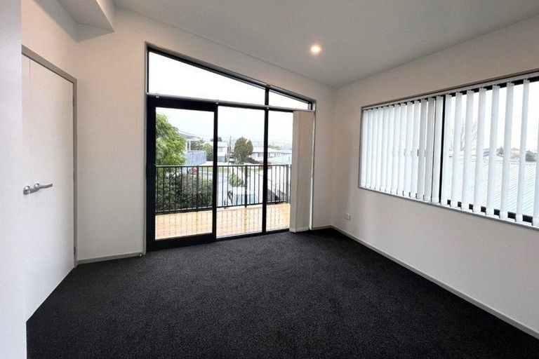 Photo of property in 19a Statesman Street, Henderson, Auckland, 0612