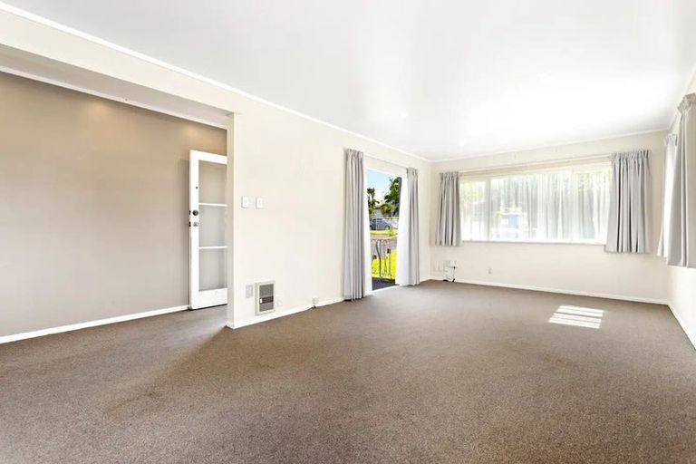 Photo of property in 16 Saffron Street, Birkdale, Auckland, 0626