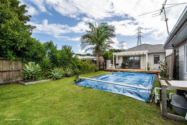 Photo of property in 51 Queen Mary Avenue, New Lynn, Auckland, 0600