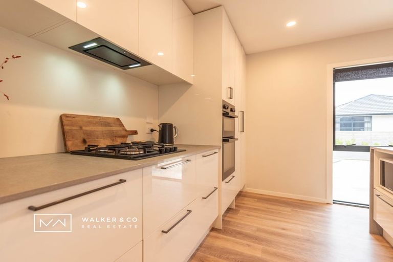 Photo of property in 2 Nikau Lane, Timberlea, Upper Hutt, 5018