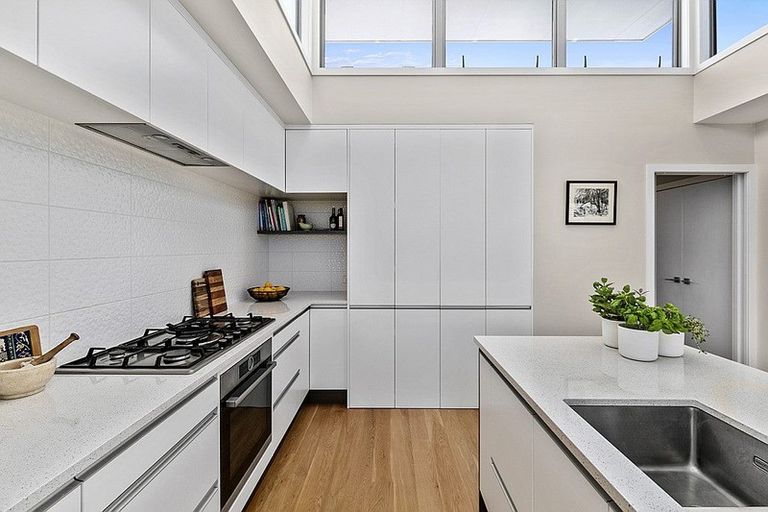 Photo of property in 49 Seaview Road, Castor Bay, Auckland, 0620