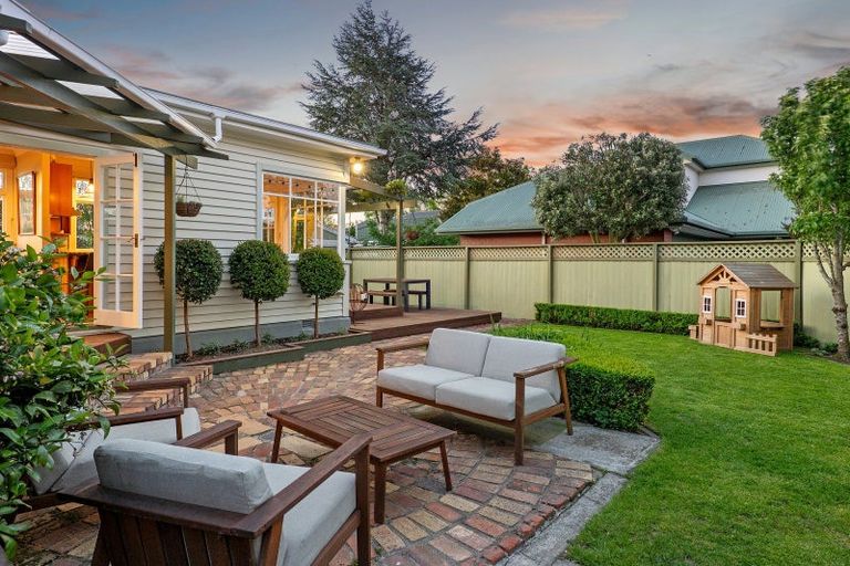Photo of property in 173 Centaurus Road, Saint Martins, Christchurch, 8022