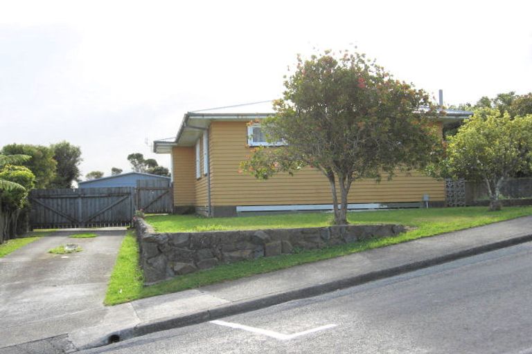 Photo of property in 26 Link Road, Newlands, Wellington, 6037