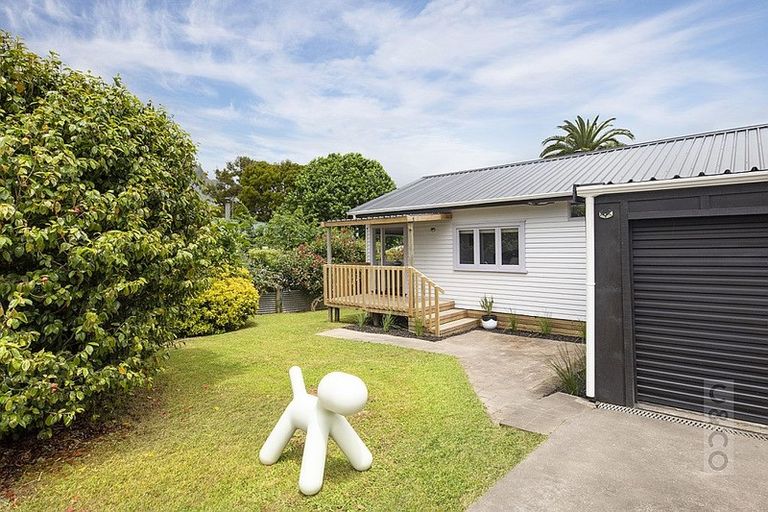 Photo of property in 16 Great North Road, Riverhead, 0820