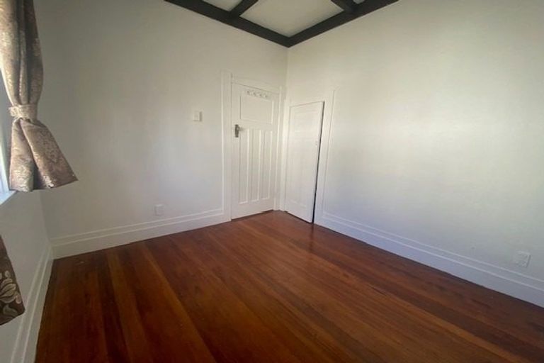 Photo of property in 118a Hutchinson Avenue, New Lynn, Auckland, 0600