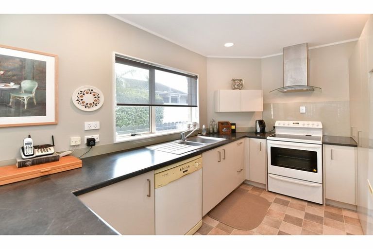 Photo of property in 2/11 Milton Road, Orewa, 0931