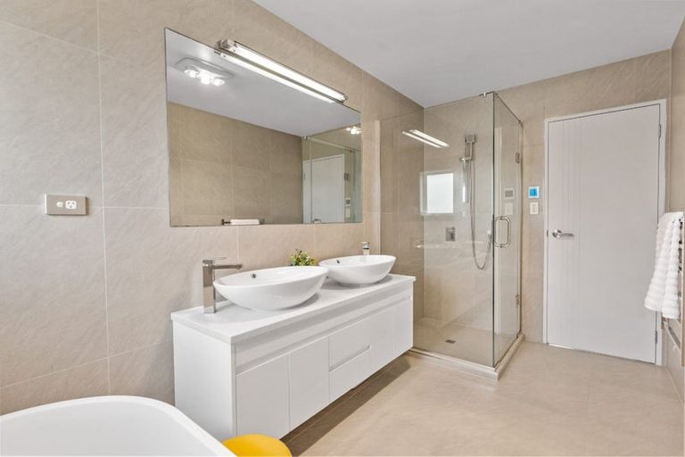 Photo of property in 21 Edgewater Drive, Karaka, Papakura, 2113