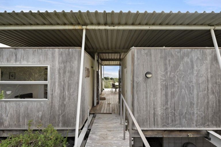 Photo of property in 64 Paetawa Road, Peka Peka, Waikanae, 5391