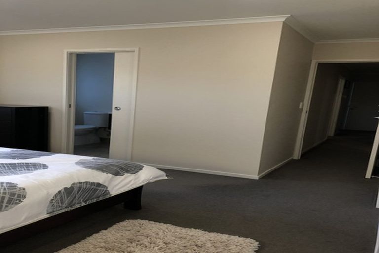 Photo of property in 51a Matipo Road, Te Atatu Peninsula, Auckland, 0610