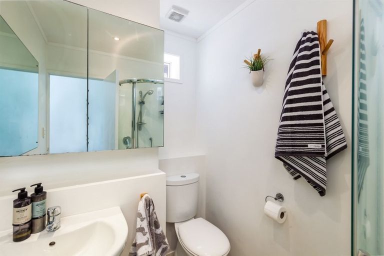 Photo of property in 1/2 Intrepid Place, Torbay, Auckland, 0630