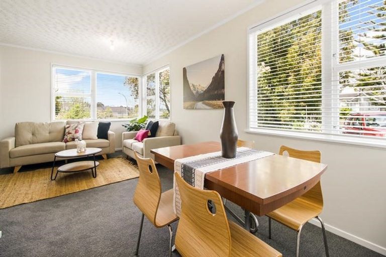 Photo of property in 17 Sunvue Road, Glen Eden, Auckland, 0602