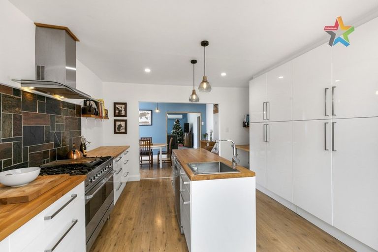 Photo of property in 22 Homedale Road, Wainuiomata, Lower Hutt, 5014