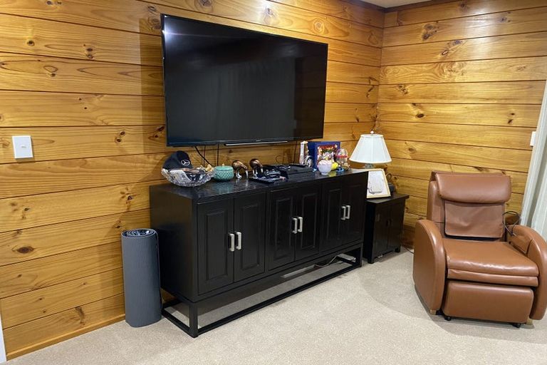 Photo of property in 12 Rifleman Rise, Unsworth Heights, Auckland, 0632