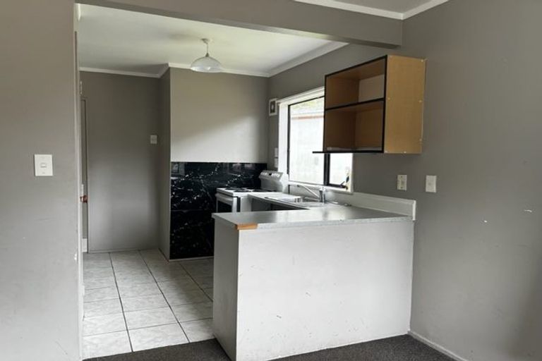 Photo of property in 76a Newlands Road, Newlands, Wellington, 6037