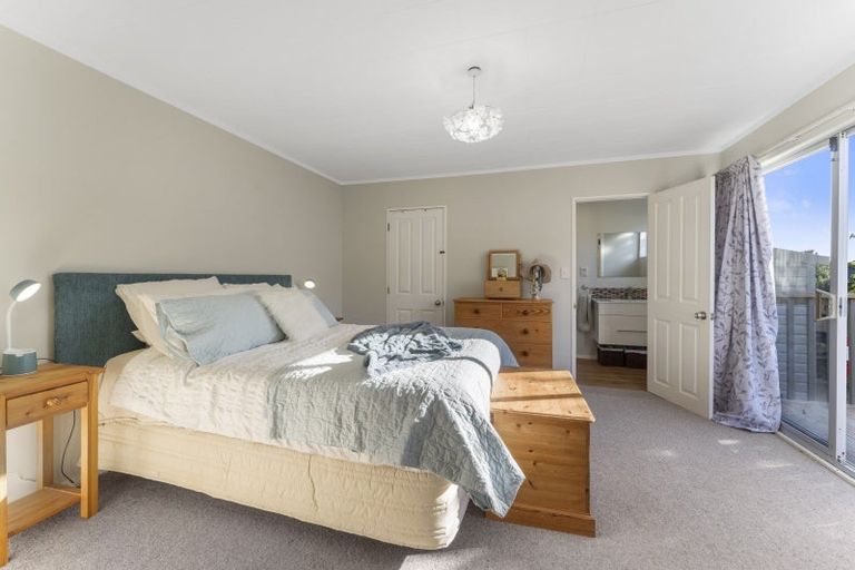 Photo of property in 8 Kaitawa Crescent, Paraparaumu, 5032