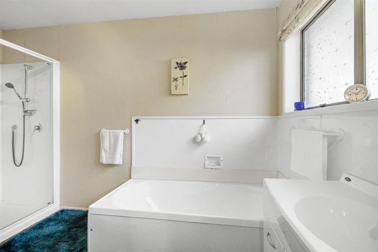 Photo of property in 2/178 Stapleford Crescent, Browns Bay, Auckland, 0630