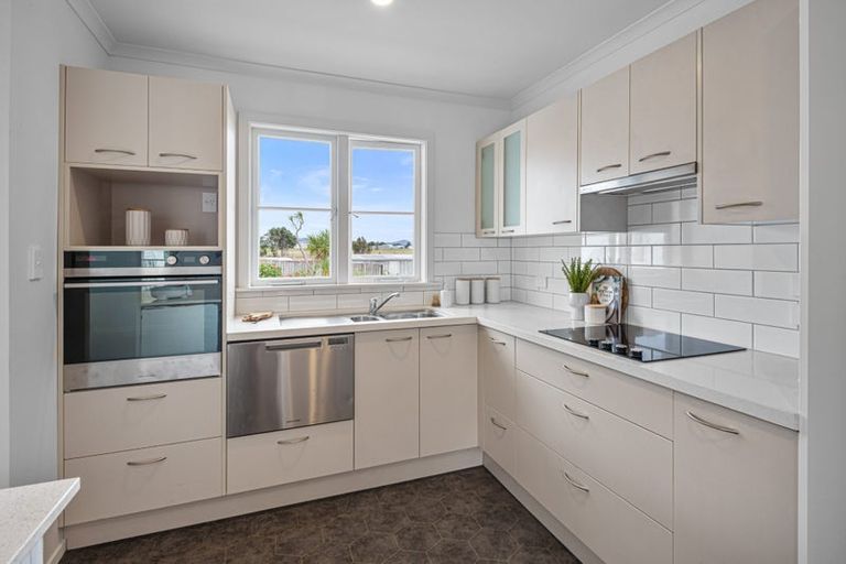 Photo of property in 1 Whimp Avenue, Onerahi, Whangarei, 0110
