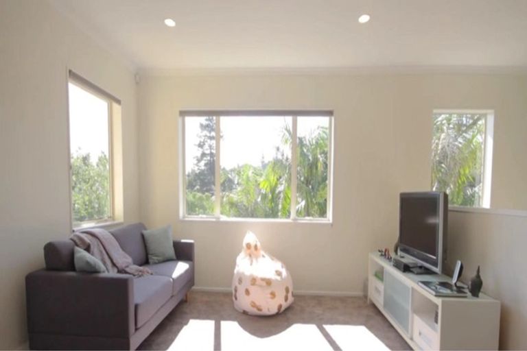 Photo of property in 12 Oakford Park Crescent, Greenhithe, Auckland, 0632