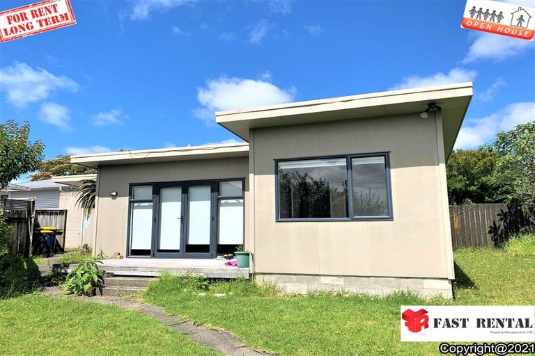 Photo of property in 15 Ozich Avenue, Te Atatu South, Auckland, 0610