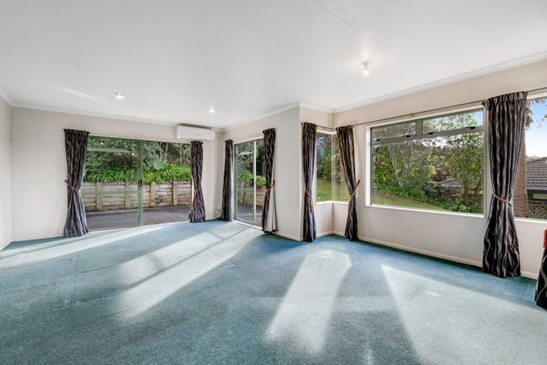 Photo of property in 86 Roberta Crescent, Orewa, 0931