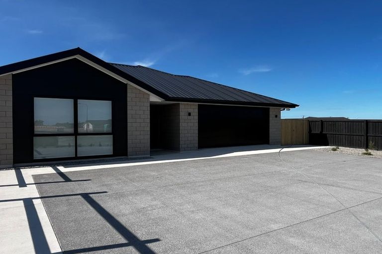 Photo of property in 3 Redwood Park Road, Glenbervie, 0173