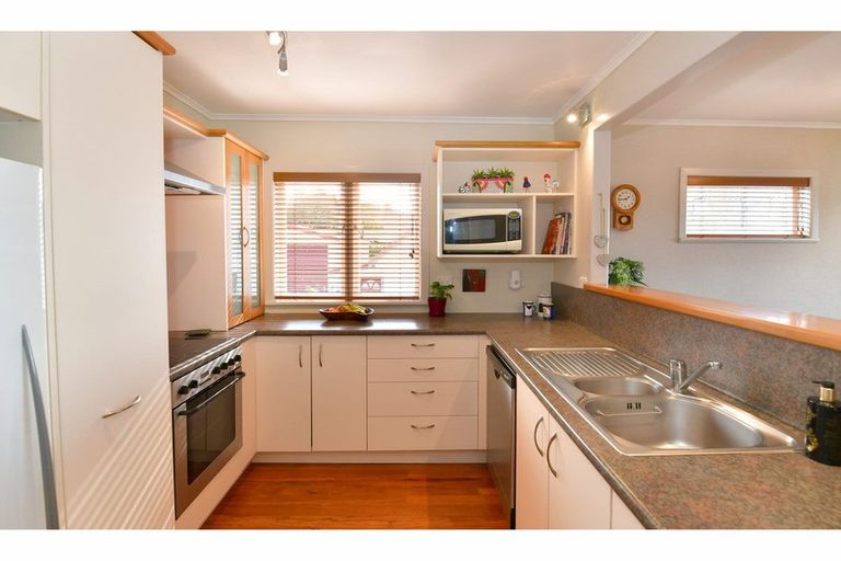 Photo of property in 9 Moffat Road, Red Beach, 0932