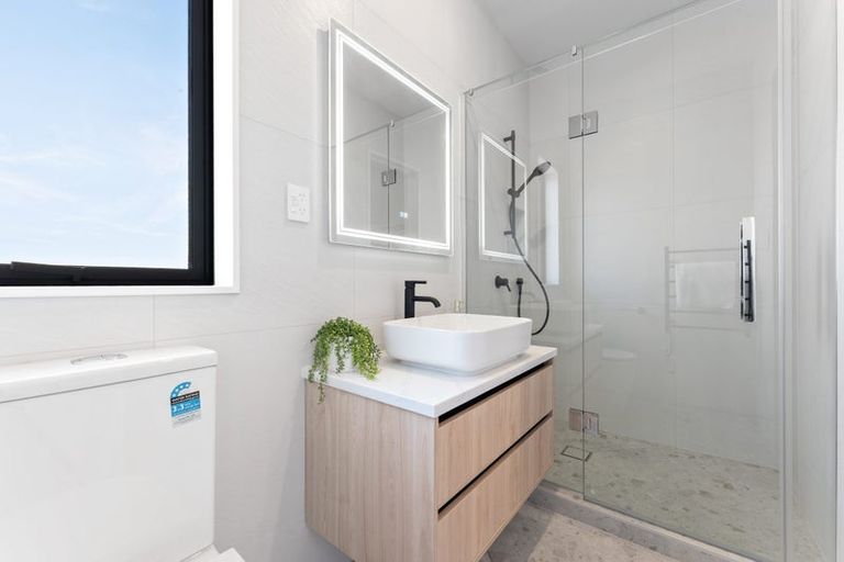 Photo of property in 729 Massey Road, Mangere, Auckland, 2022