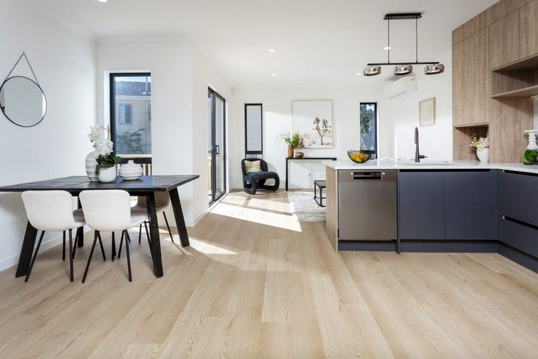 Photo of property in 24b Scarlock Avenue, Browns Bay, Auckland, 0630