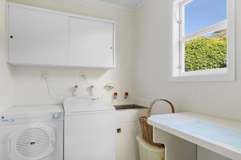 Photo of property in 11 Earle Place, Acacia Bay, Taupo, 3330